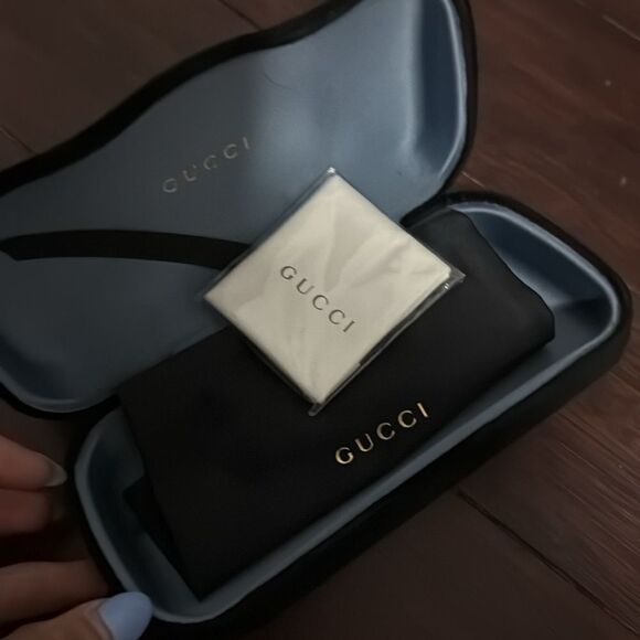 Gucci Tortoise Sunglasses - One End of Arm Damaged - Brand New Cloth & Case - Picture 6 of 7